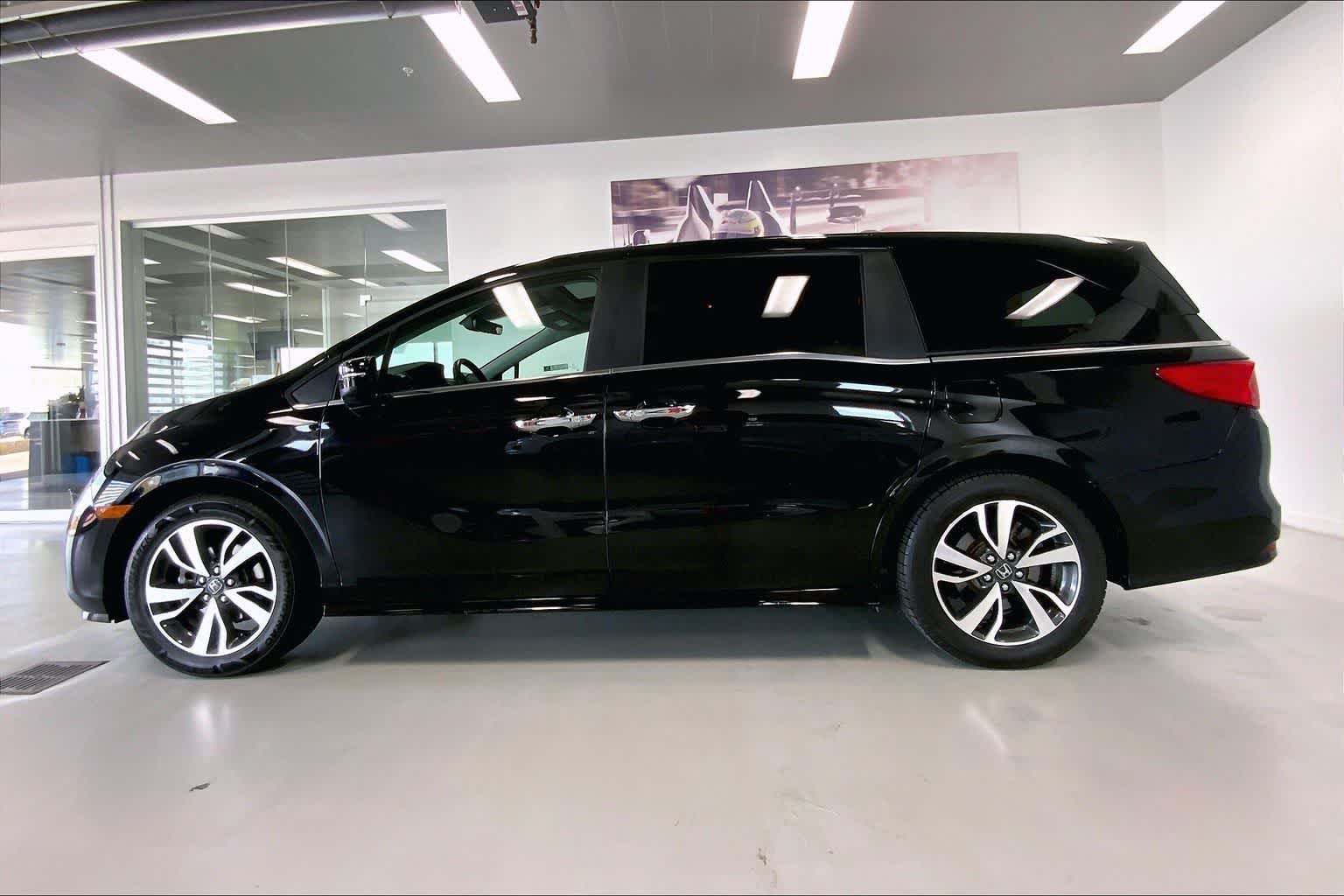 Thumbnail: 2023 Honda Odyssey - 3