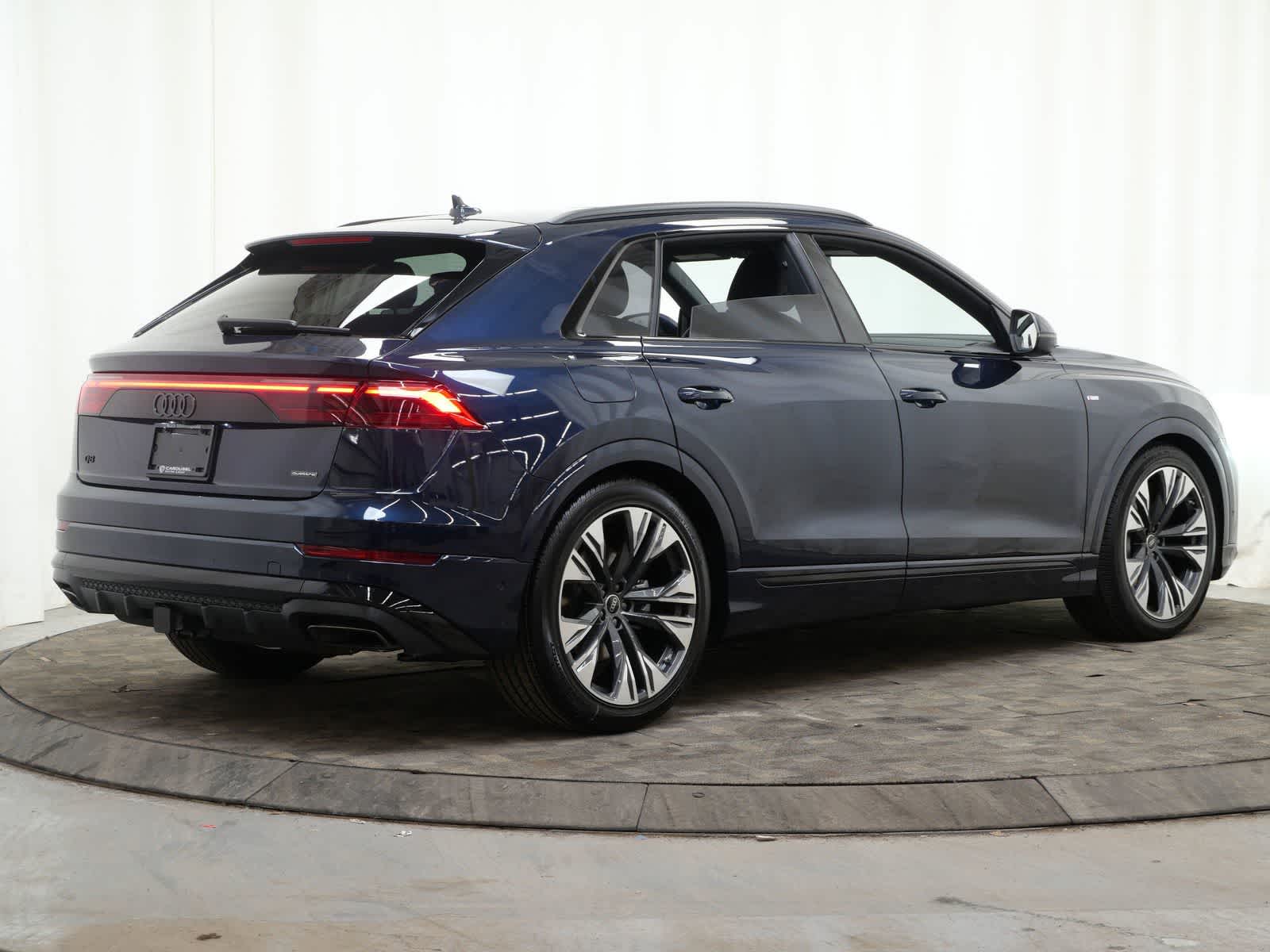 Thumbnail: 2026 Audi Q8 - 6