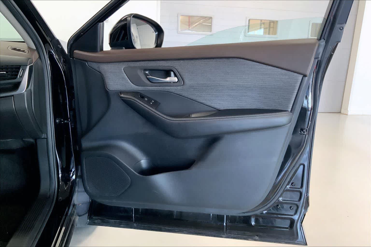 Thumbnail: 2023 Nissan Rogue - 23