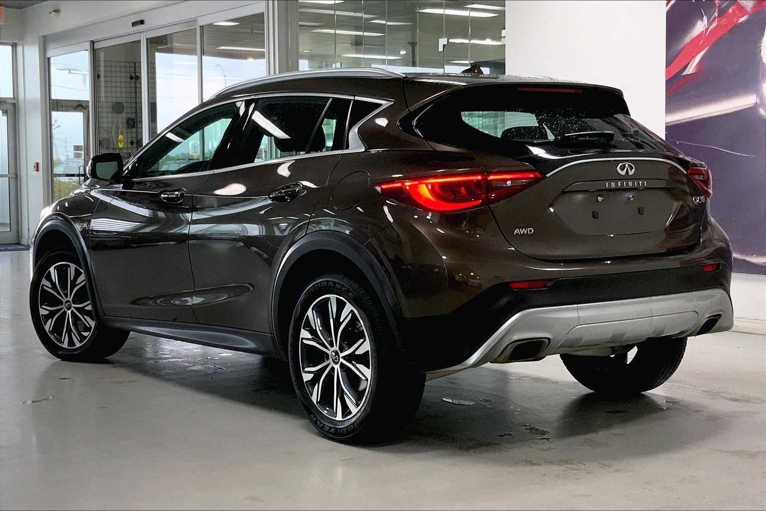 Thumbnail: 2017 INFINITI QX30 - 4