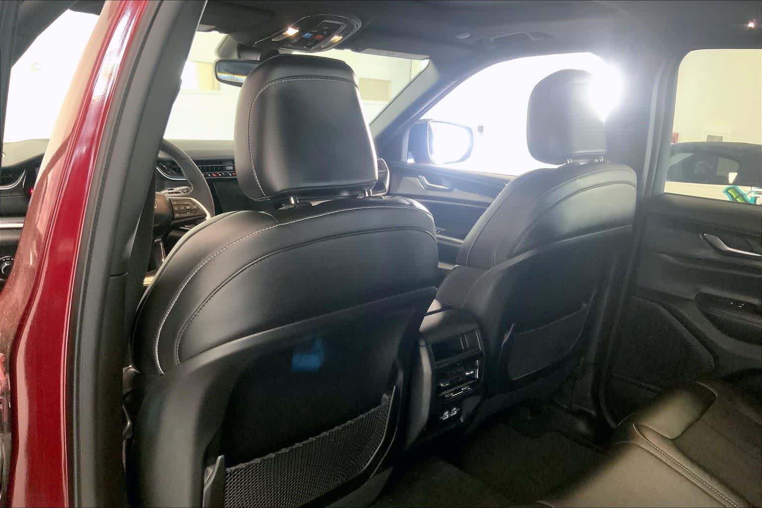 Thumbnail: 2023 Jeep Grand Cherokee - 10