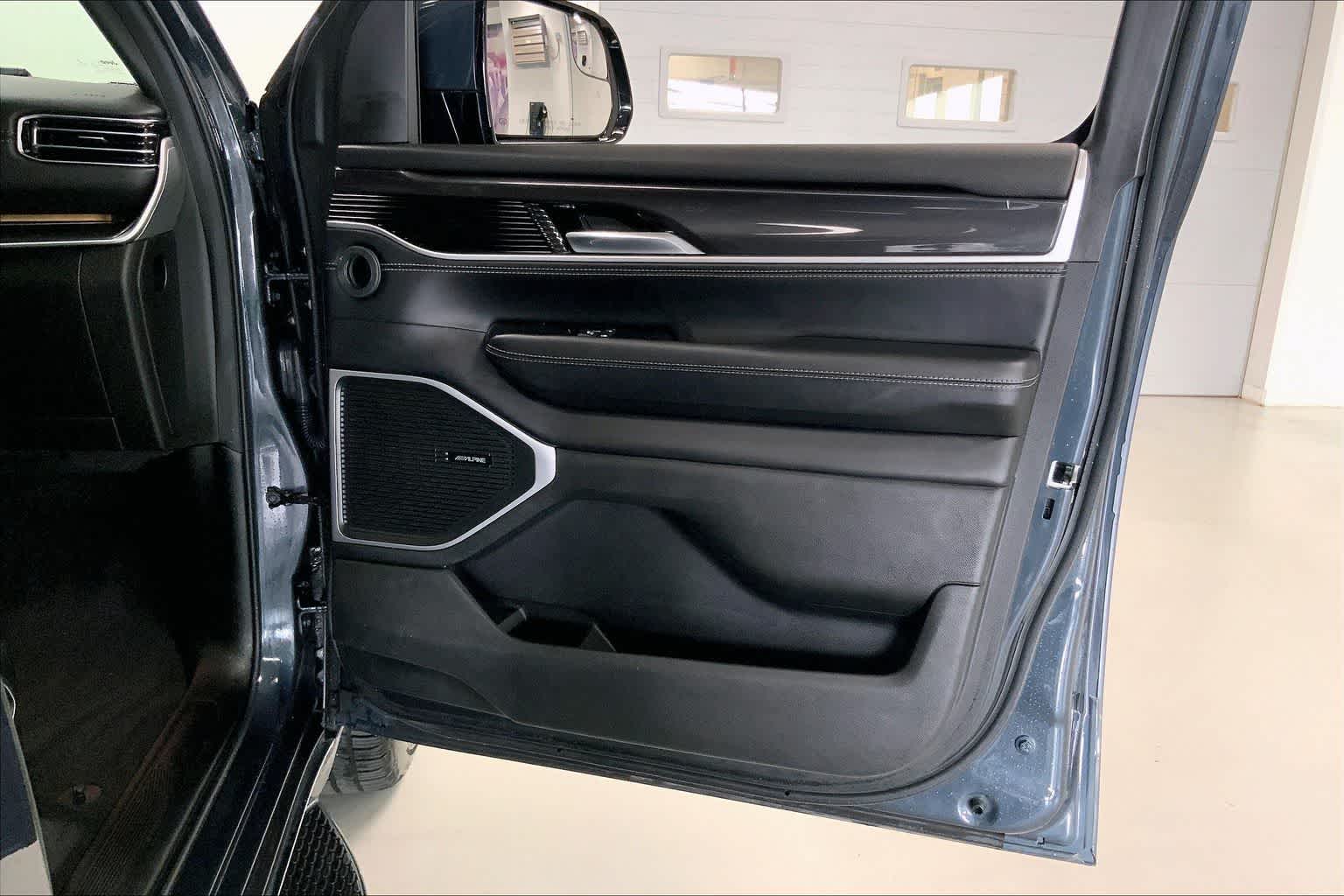 Thumbnail: 2022 Jeep Wagoneer - 25