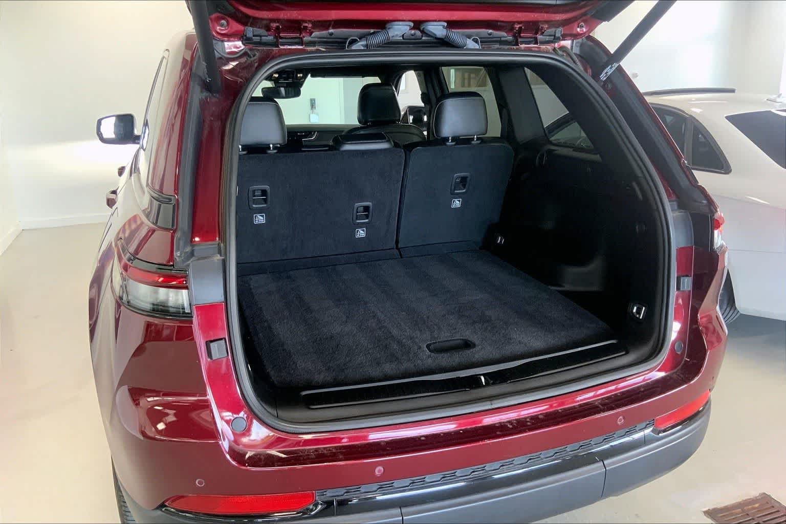 Thumbnail: 2023 Jeep Grand Cherokee - 16