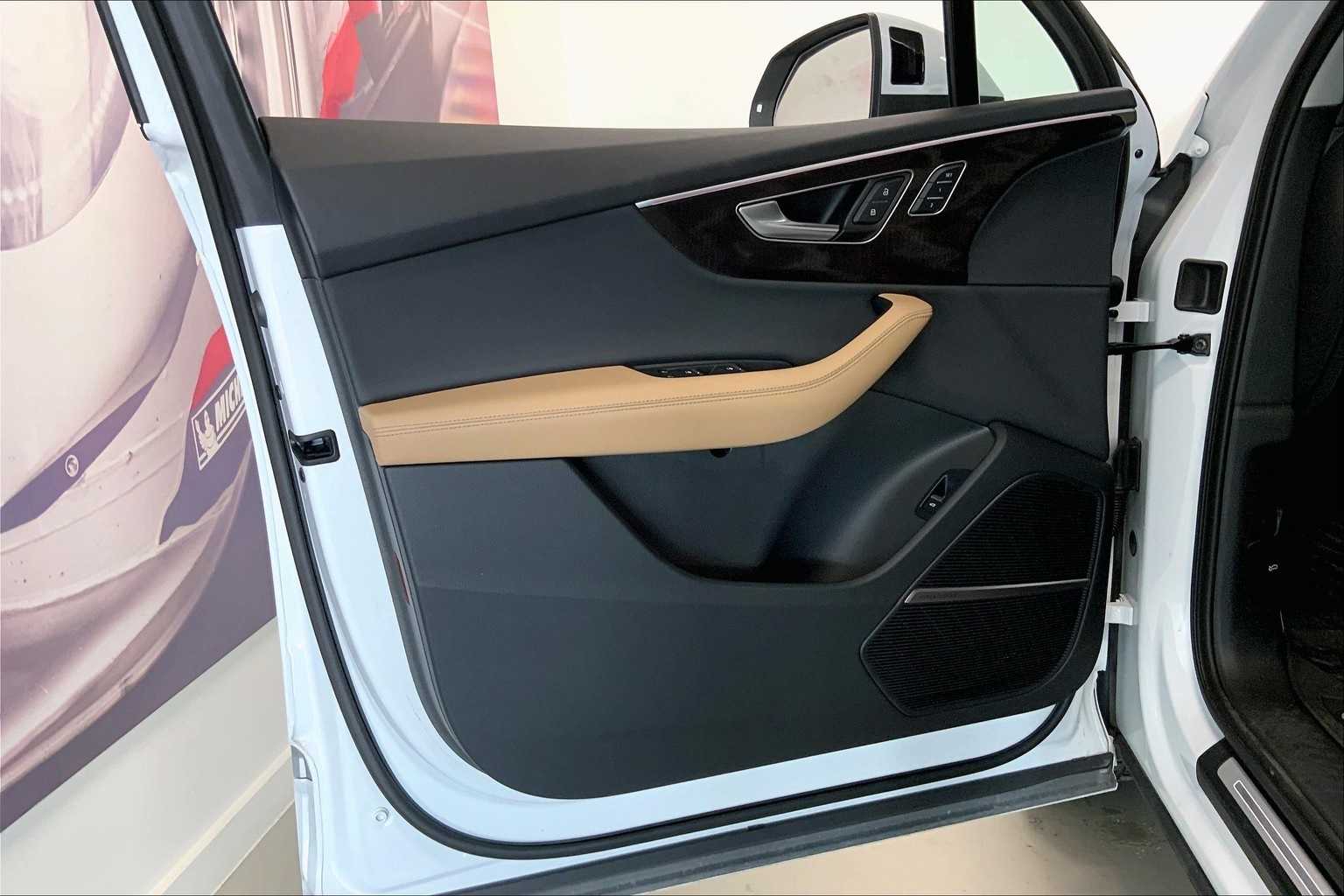 Thumbnail: 2025 Audi Q7 - 25