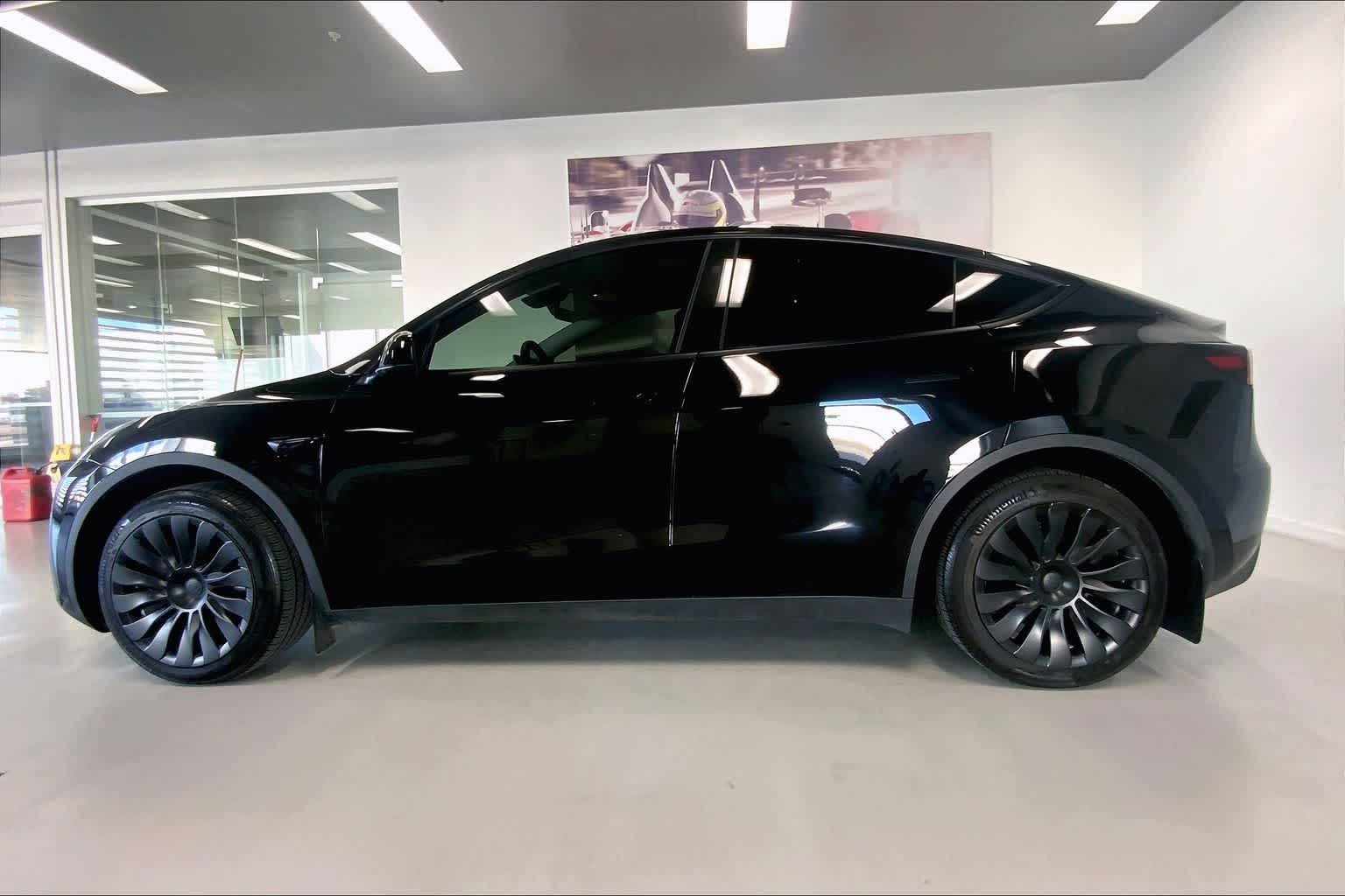 Thumbnail: 2024 Tesla Model Y - 3