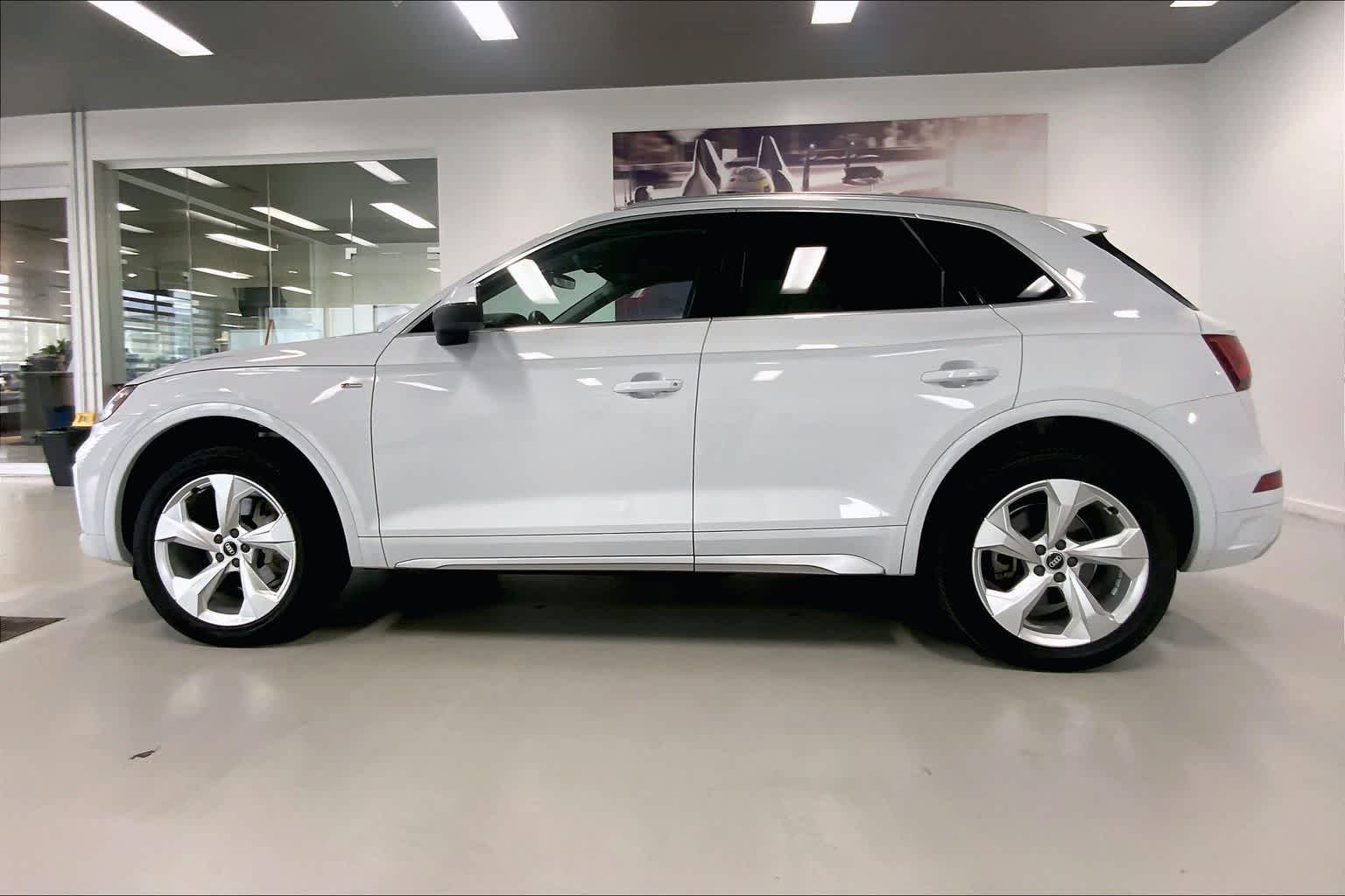 Thumbnail: 2022 Audi Q5 - 3