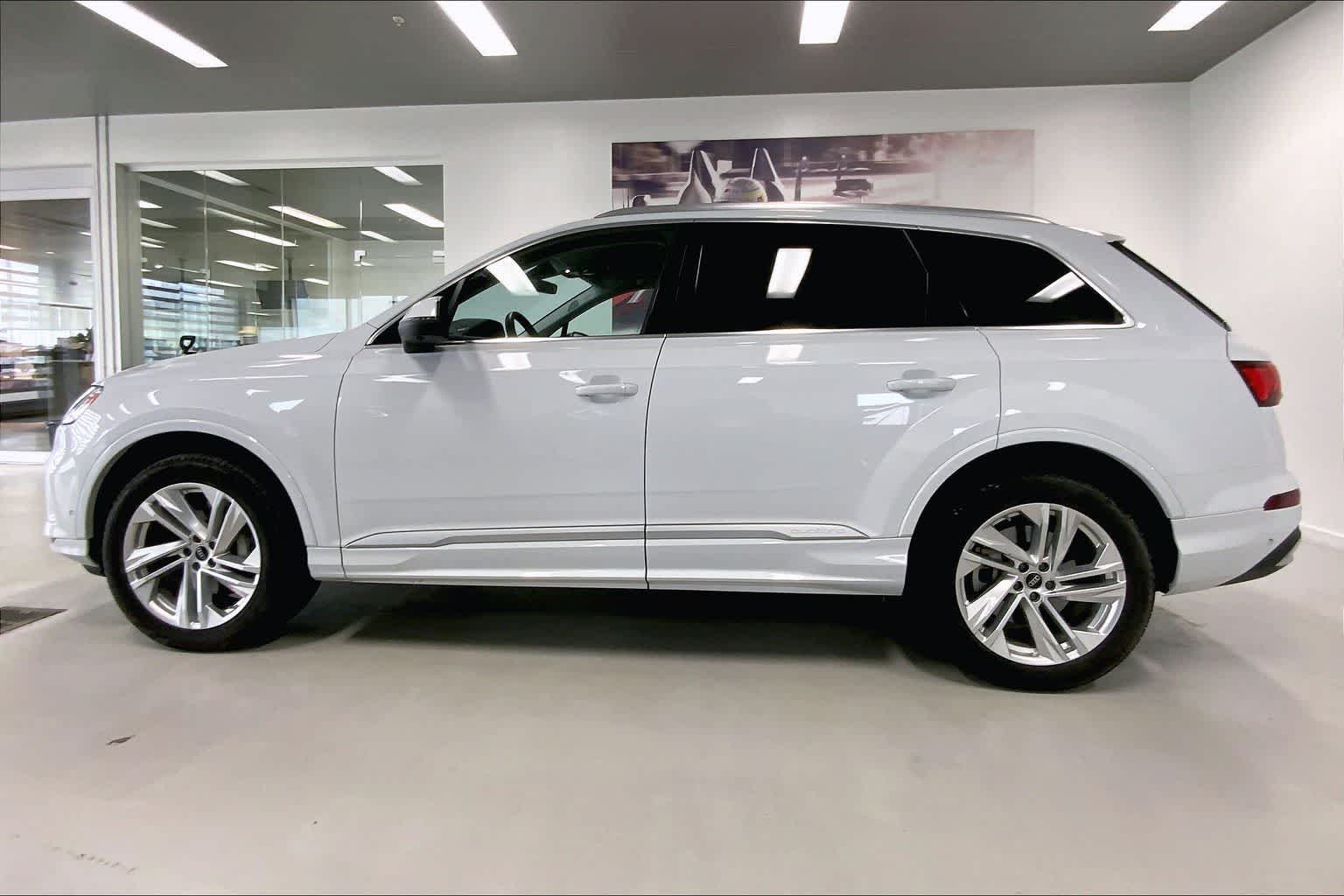 Thumbnail: 2023 Audi Q7 - 3