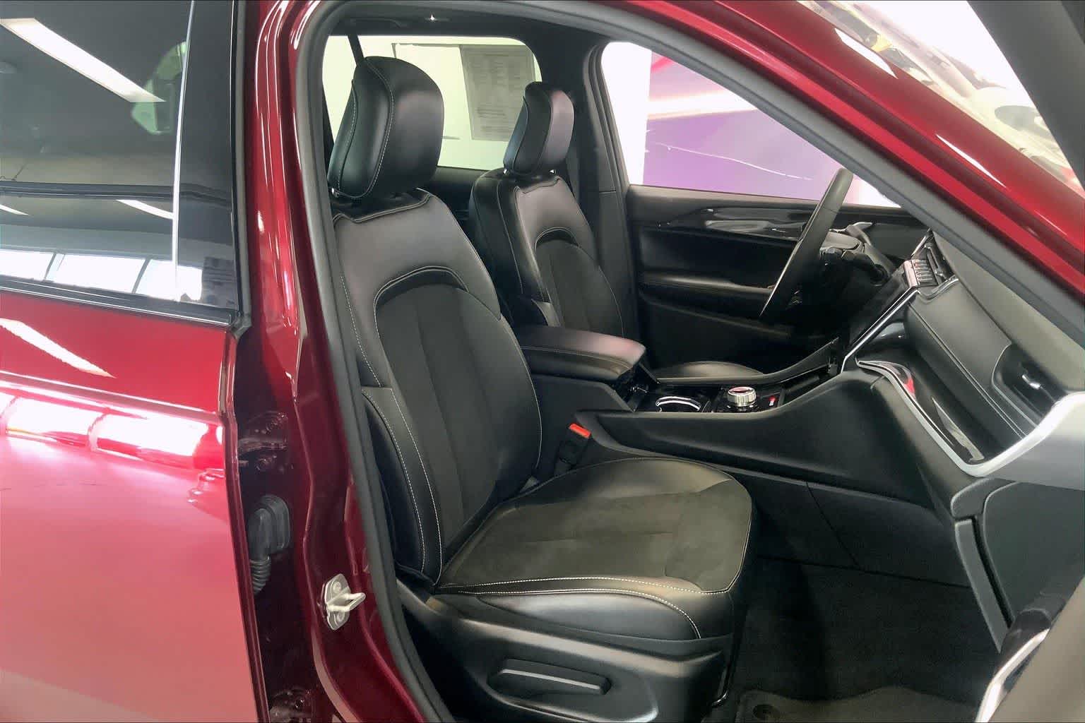 Thumbnail: 2023 Jeep Grand Cherokee - 11