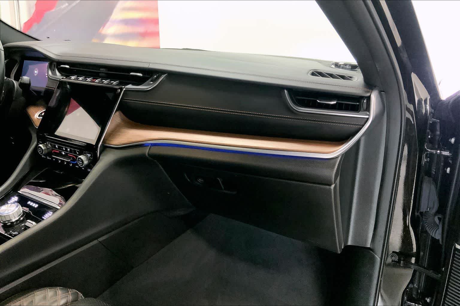 Thumbnail: 2022 Jeep Grand Cherokee - 20