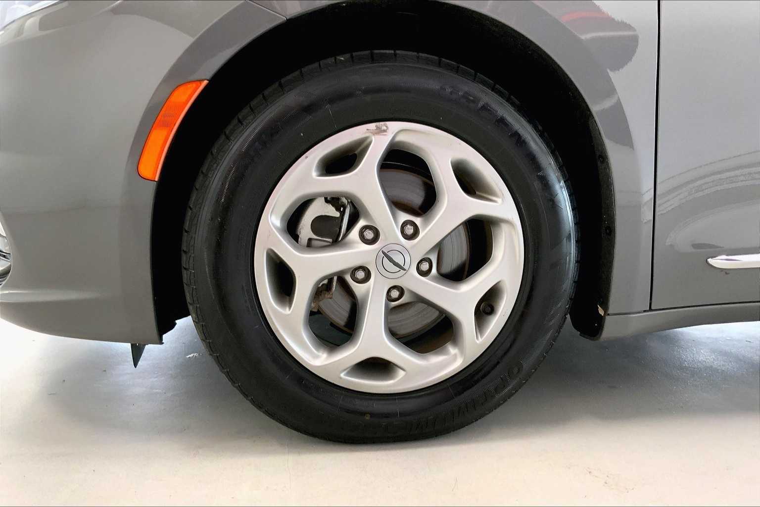 2023 Chrysler Pacifica Limited 8