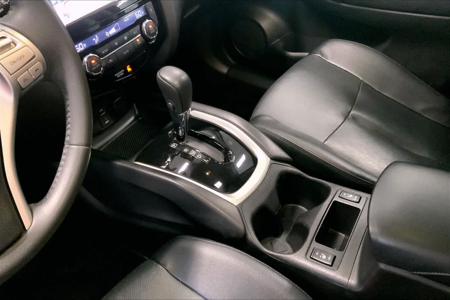 Thumbnail: 2016 Nissan Rogue - 15