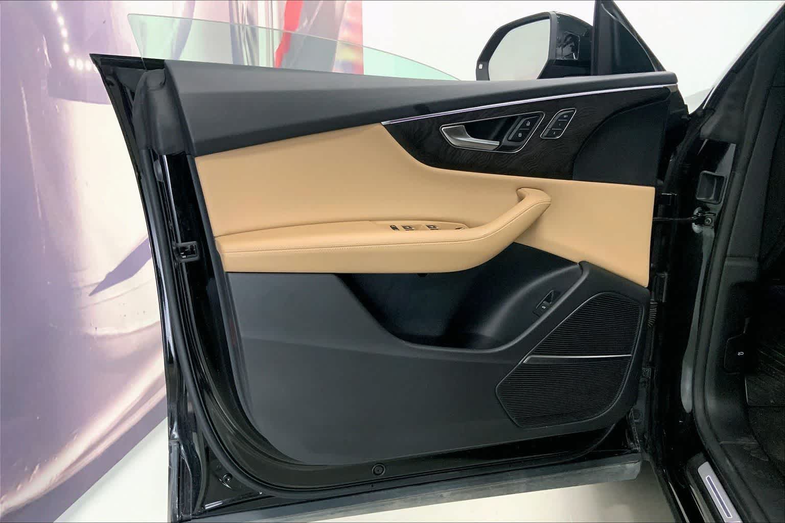 Thumbnail: 2023 Audi Q8 - 22