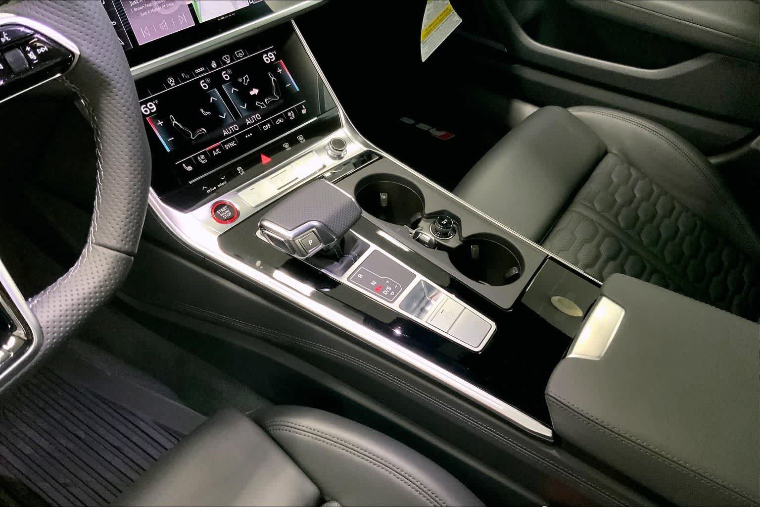 Thumbnail: 2026 Audi RS 6 - 17