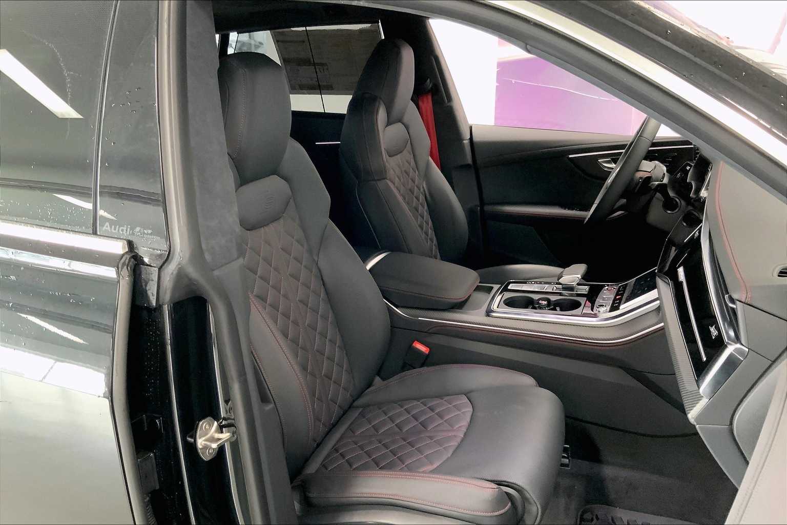 Thumbnail: 2025 Audi SQ8 - 13