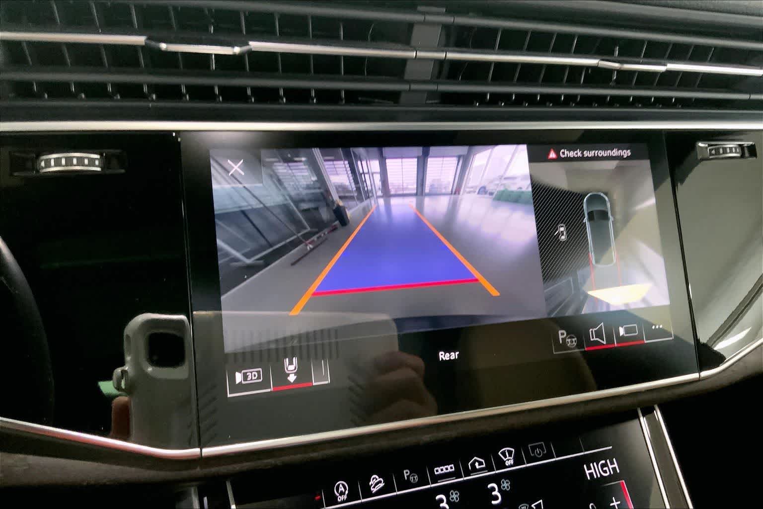 Thumbnail: 2023 Audi Q8 - 21