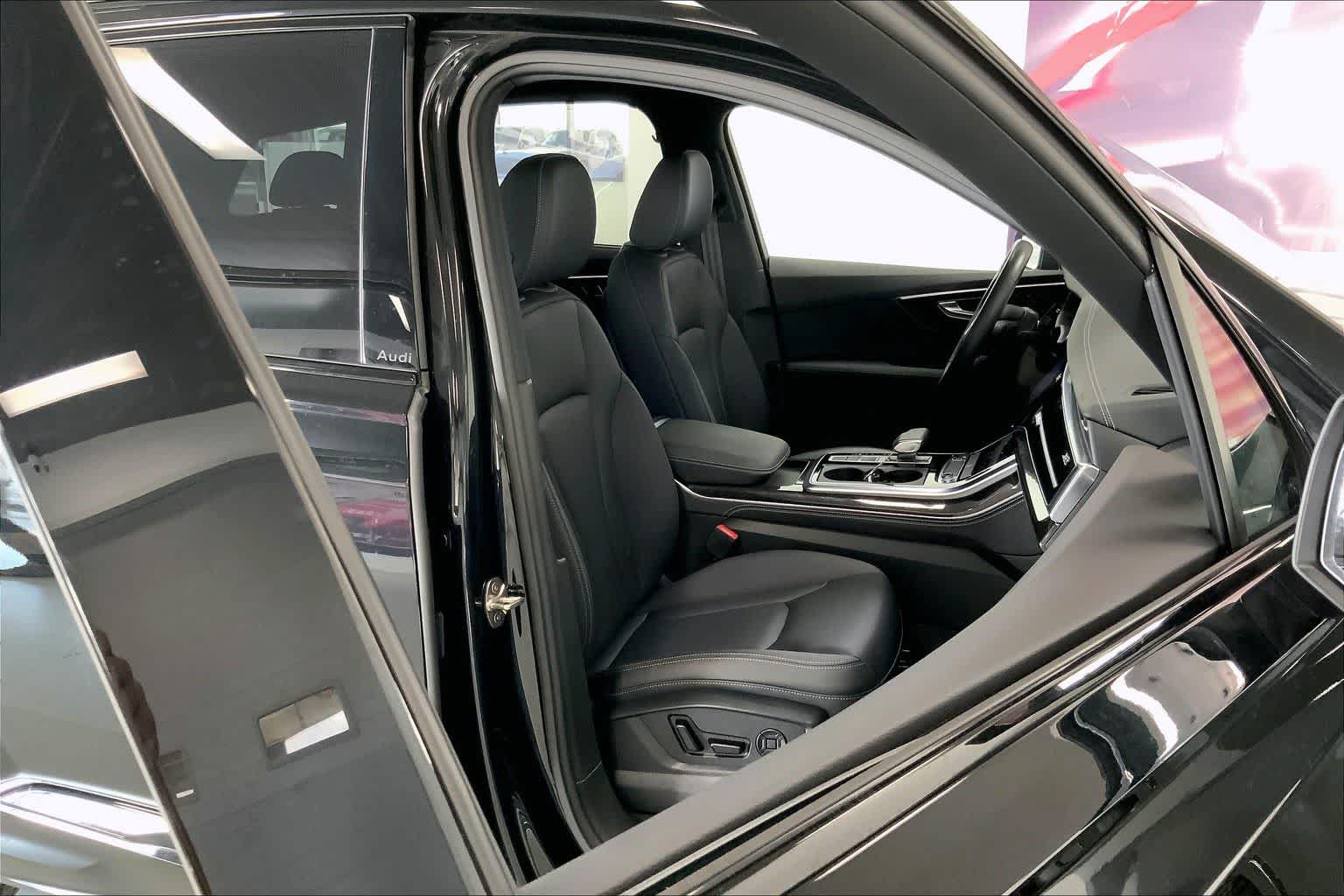 Thumbnail: 2025 Audi Q7 - 13