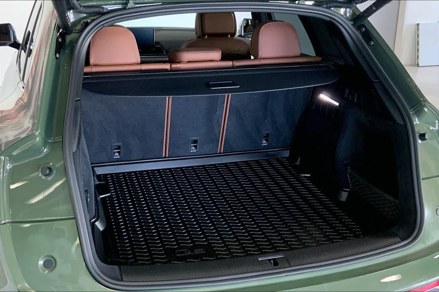 Thumbnail: 2025 Audi Q5 - 17