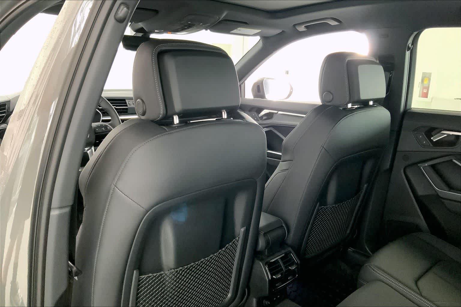 Thumbnail: 2025 Audi Q3 - 12