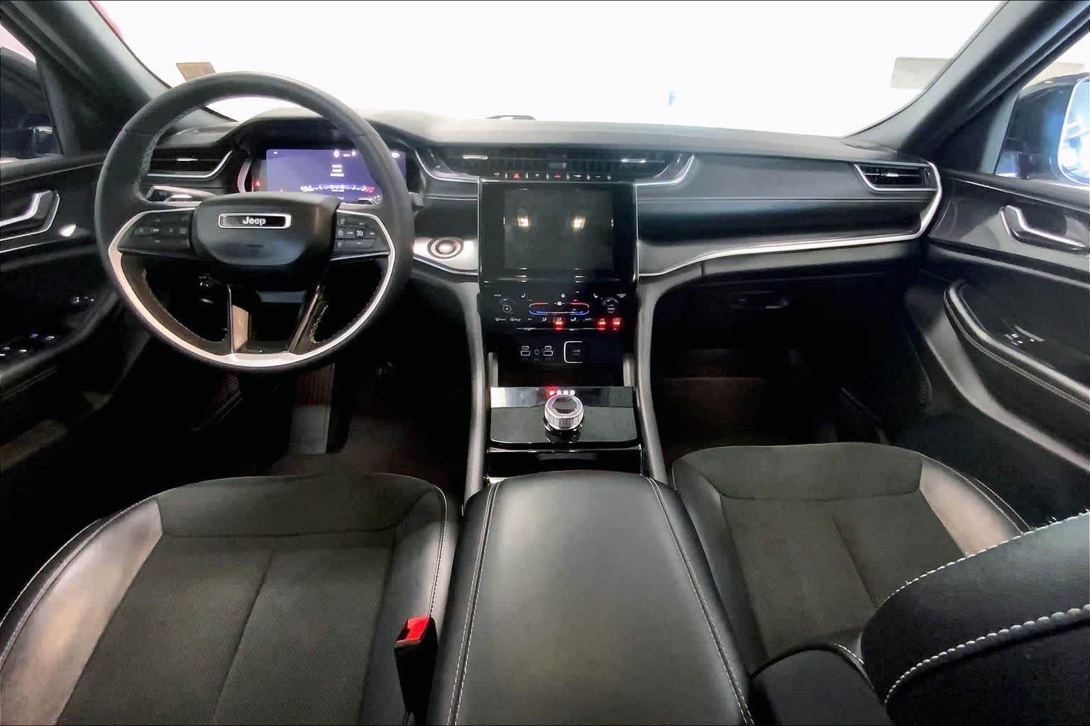 Thumbnail: 2023 Jeep Grand Cherokee - 8