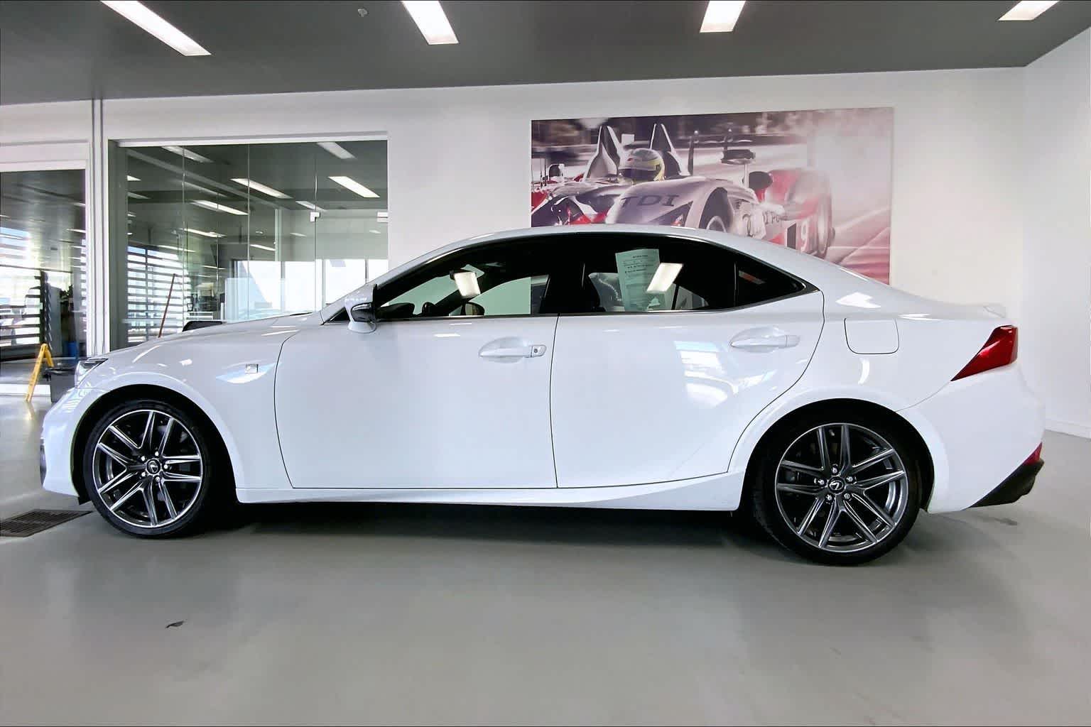 Thumbnail: 2018 Lexus IS - 3