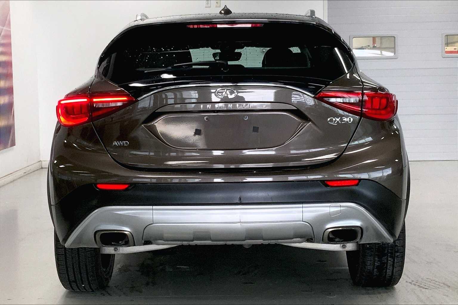 Thumbnail: 2017 INFINITI QX30 - 5