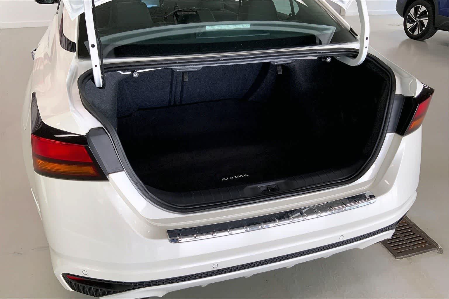 Thumbnail: 2022 Nissan Altima - 17