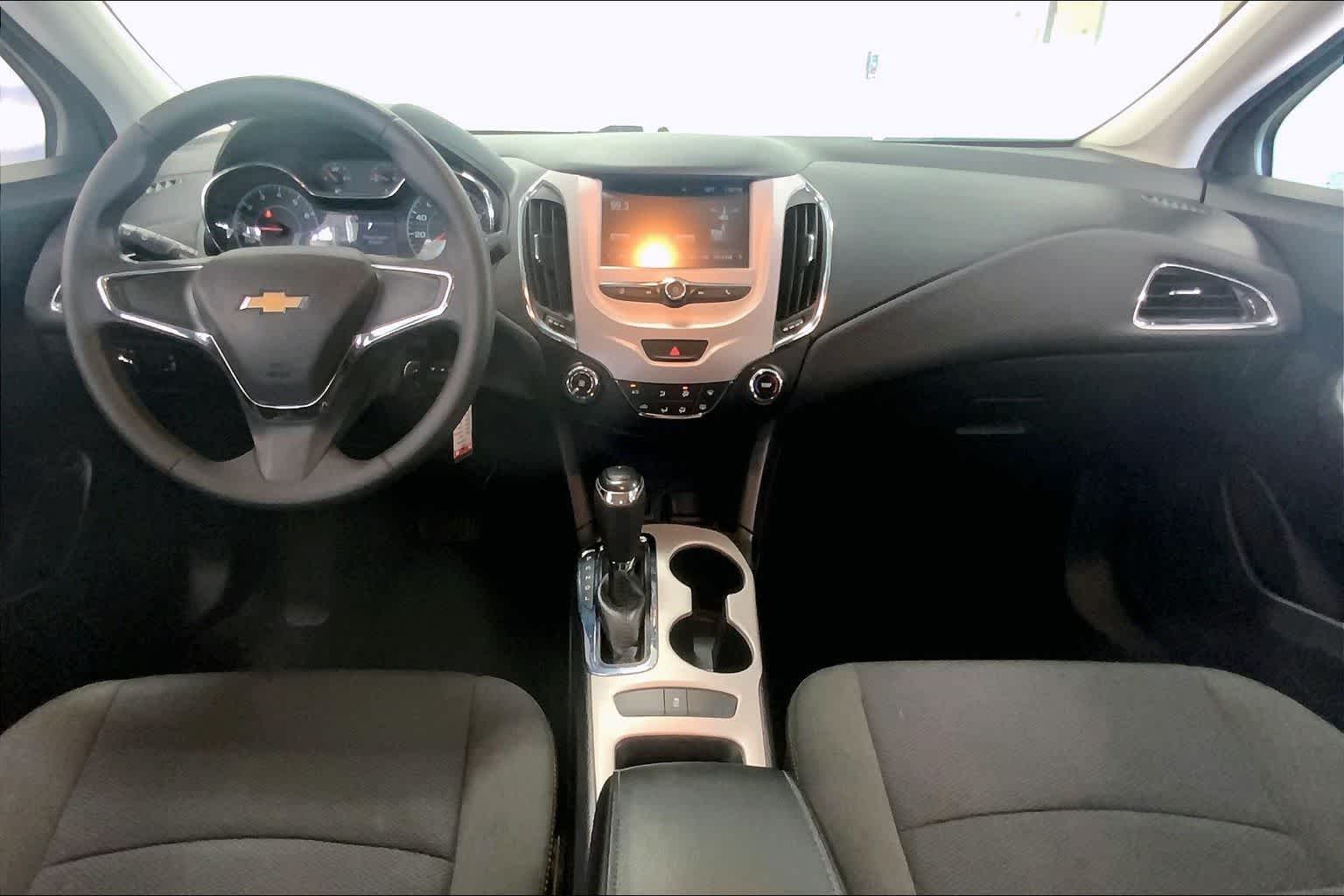 Thumbnail: 2017 Chevrolet Cruze - 9