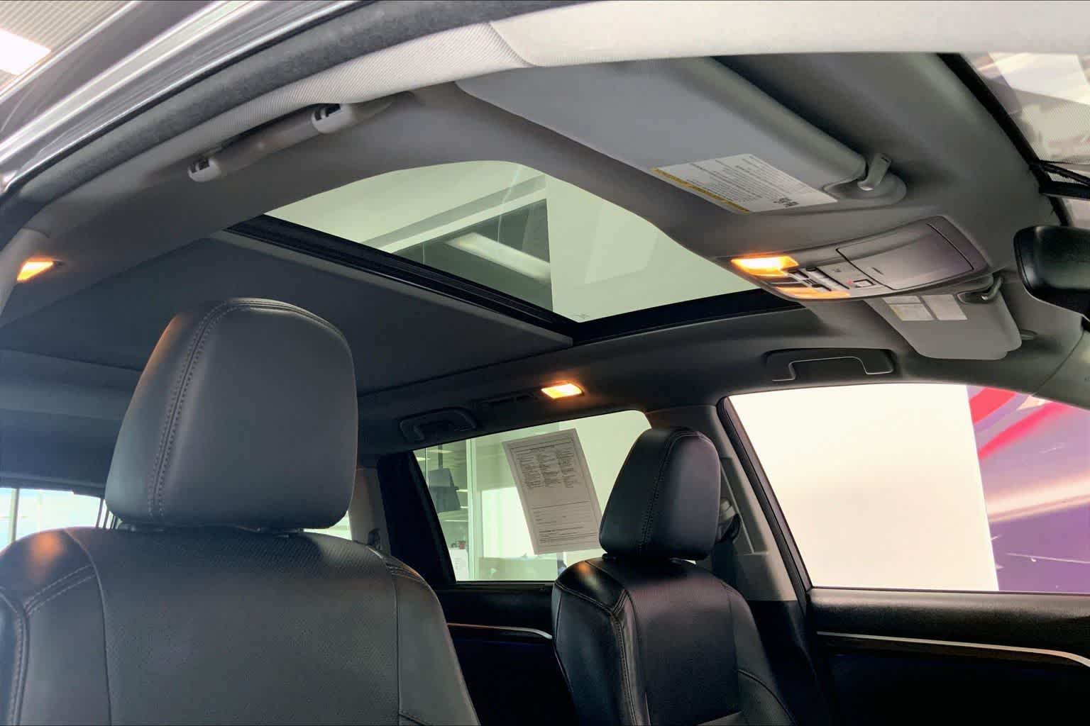 Thumbnail: 2015 Toyota Highlander - 28