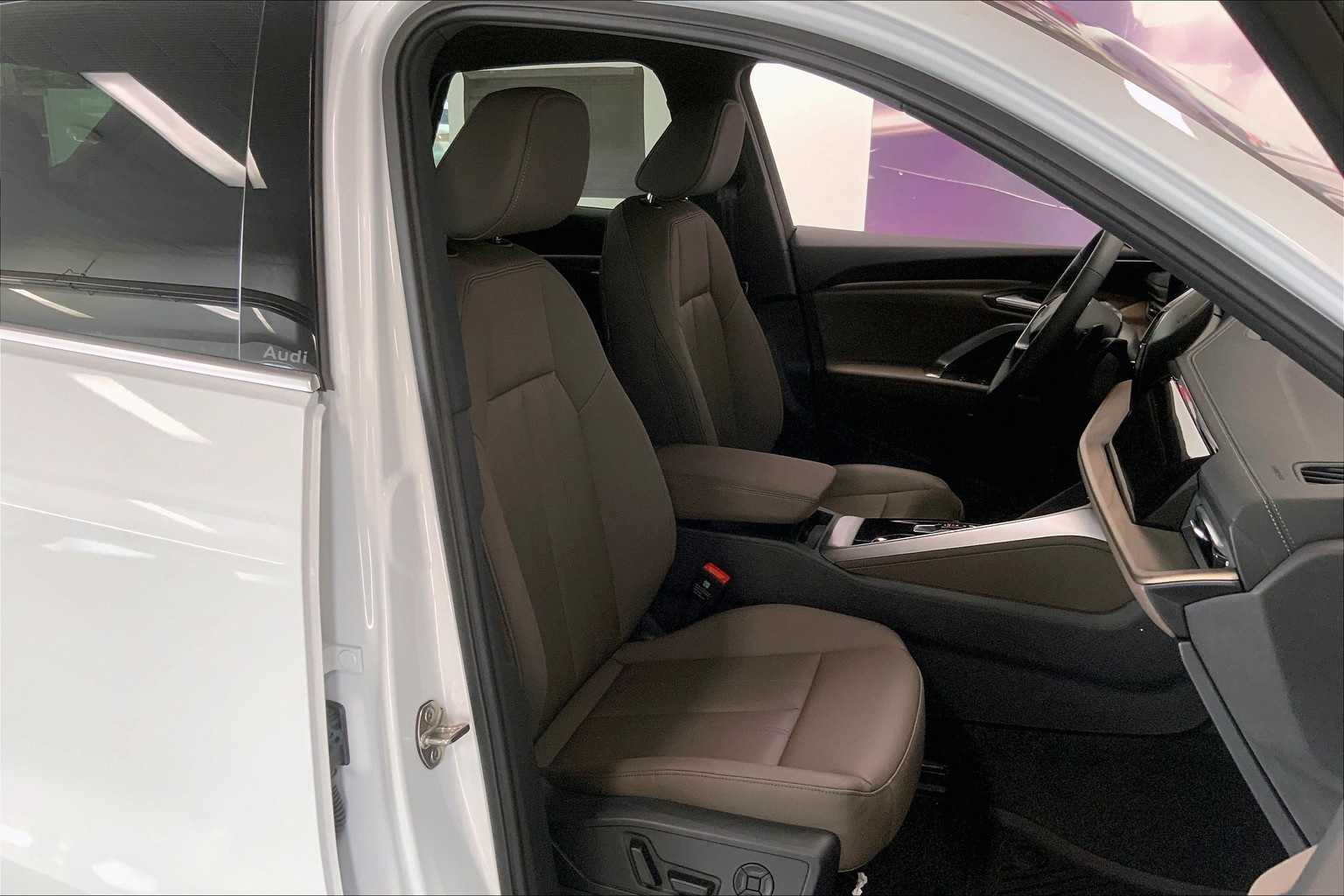 Thumbnail: 2025 Audi Q5 - 12