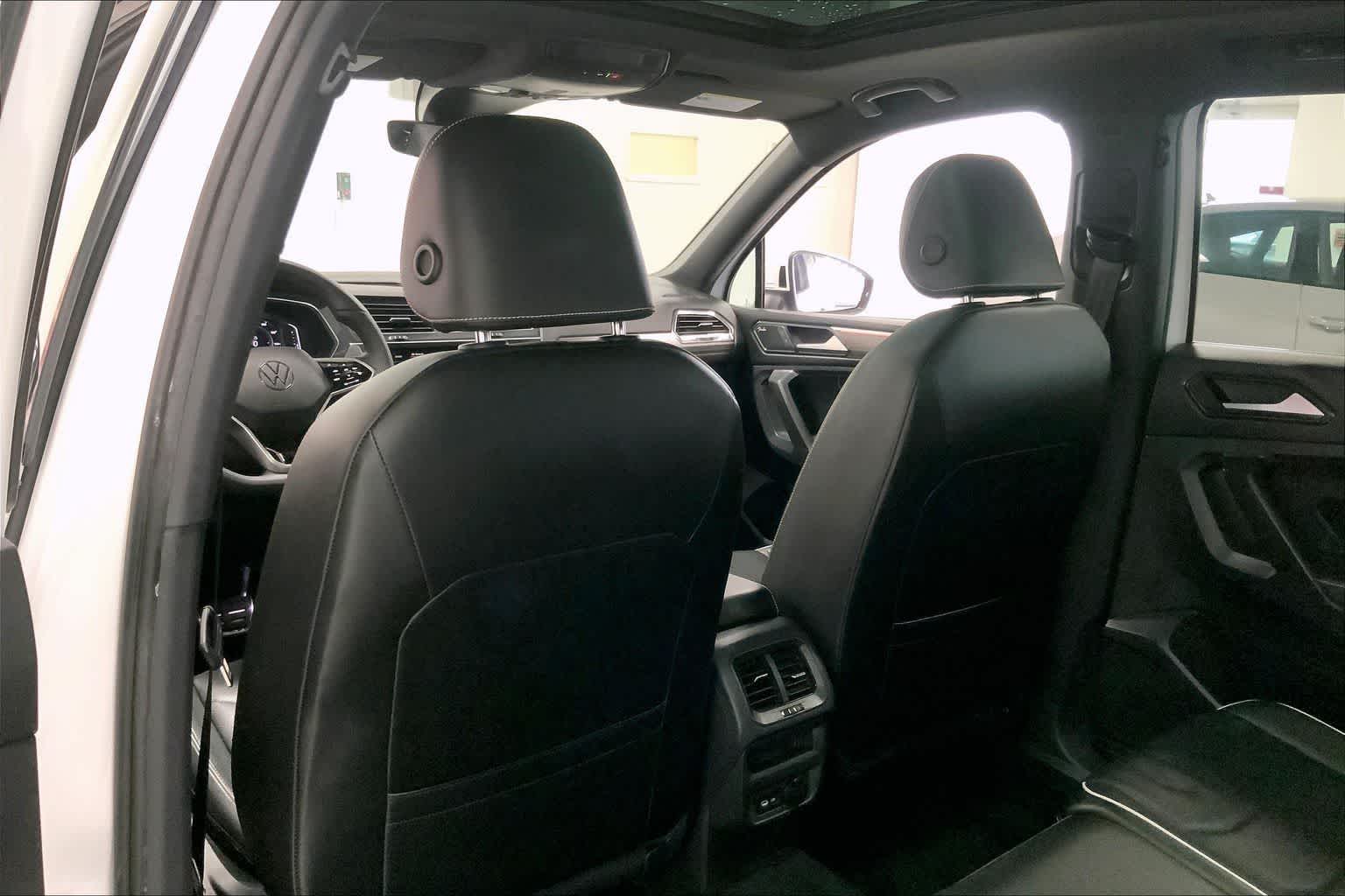 Thumbnail: 2022 Volkswagen Tiguan - 11