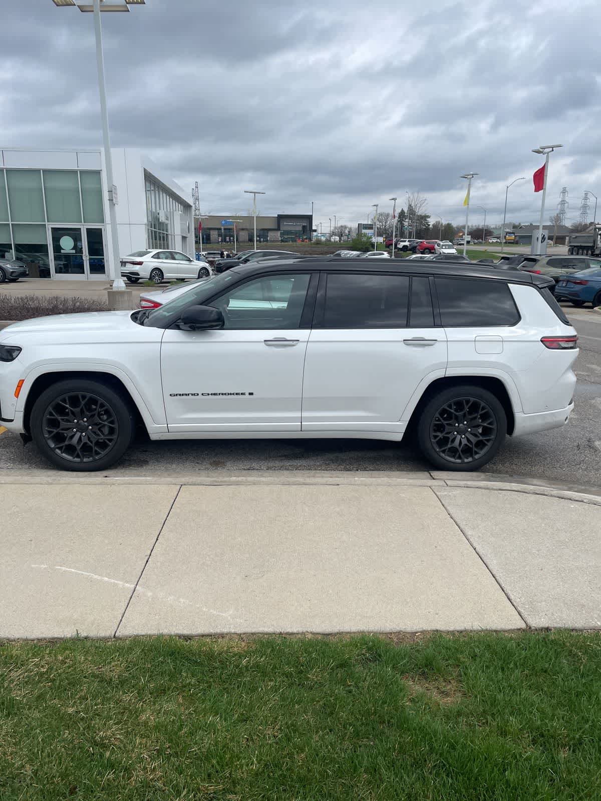 Thumbnail: 2023 Jeep Grand Cherokee - 3