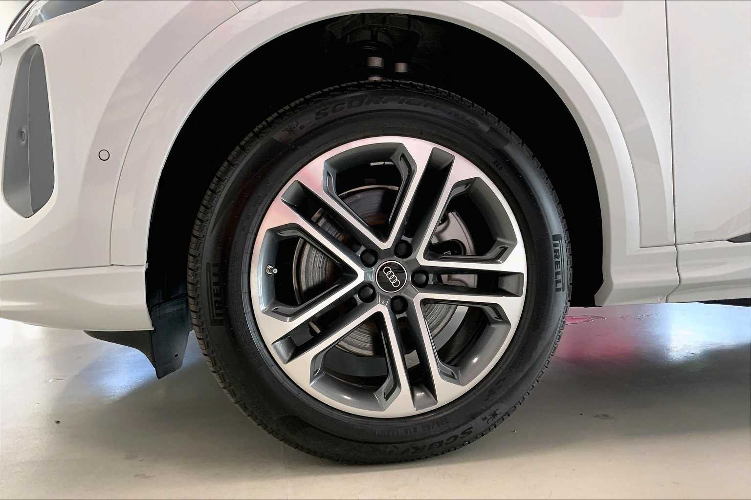 Thumbnail: 2025 Audi Q5 - 8