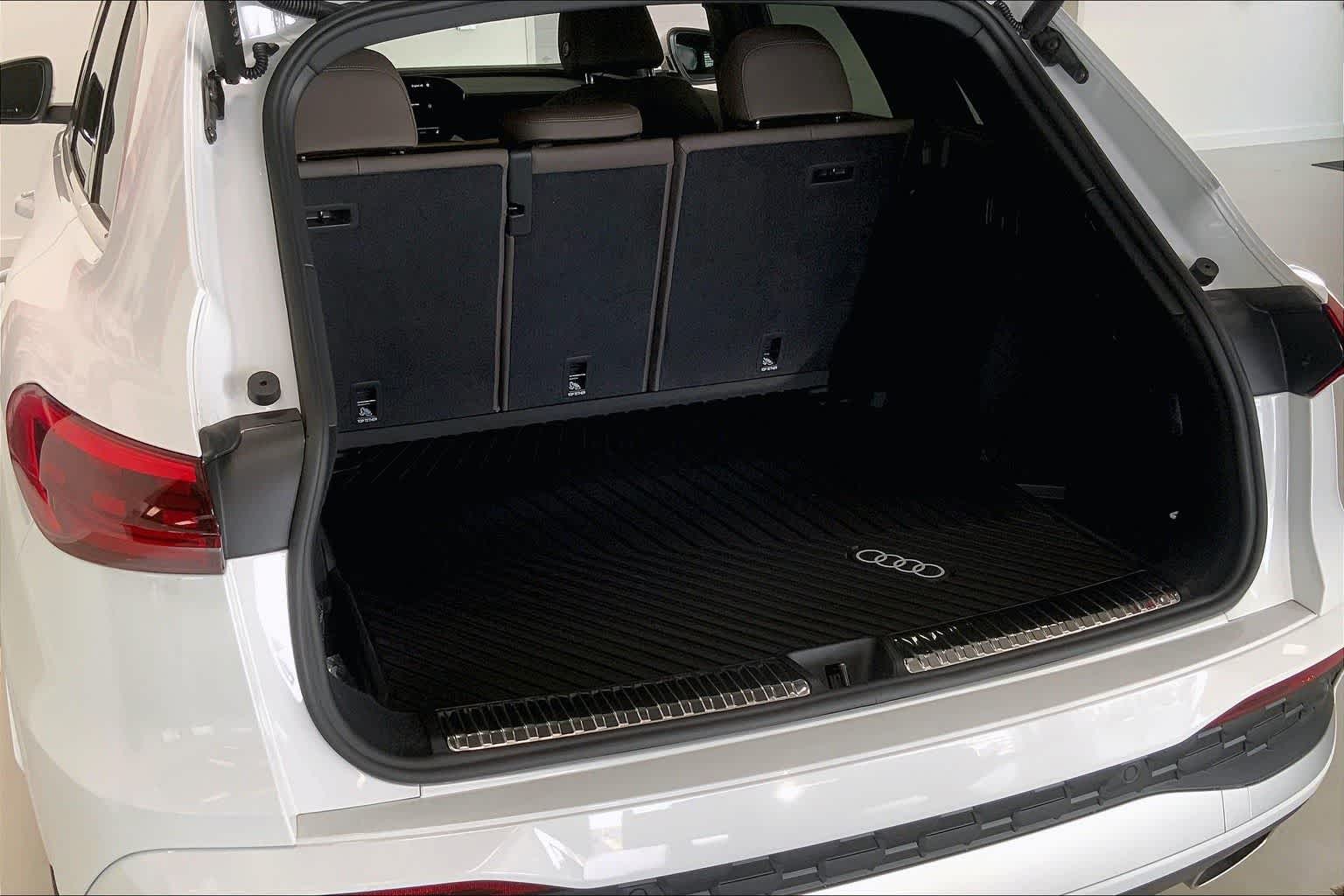 Thumbnail: 2025 Audi Q5 - 16