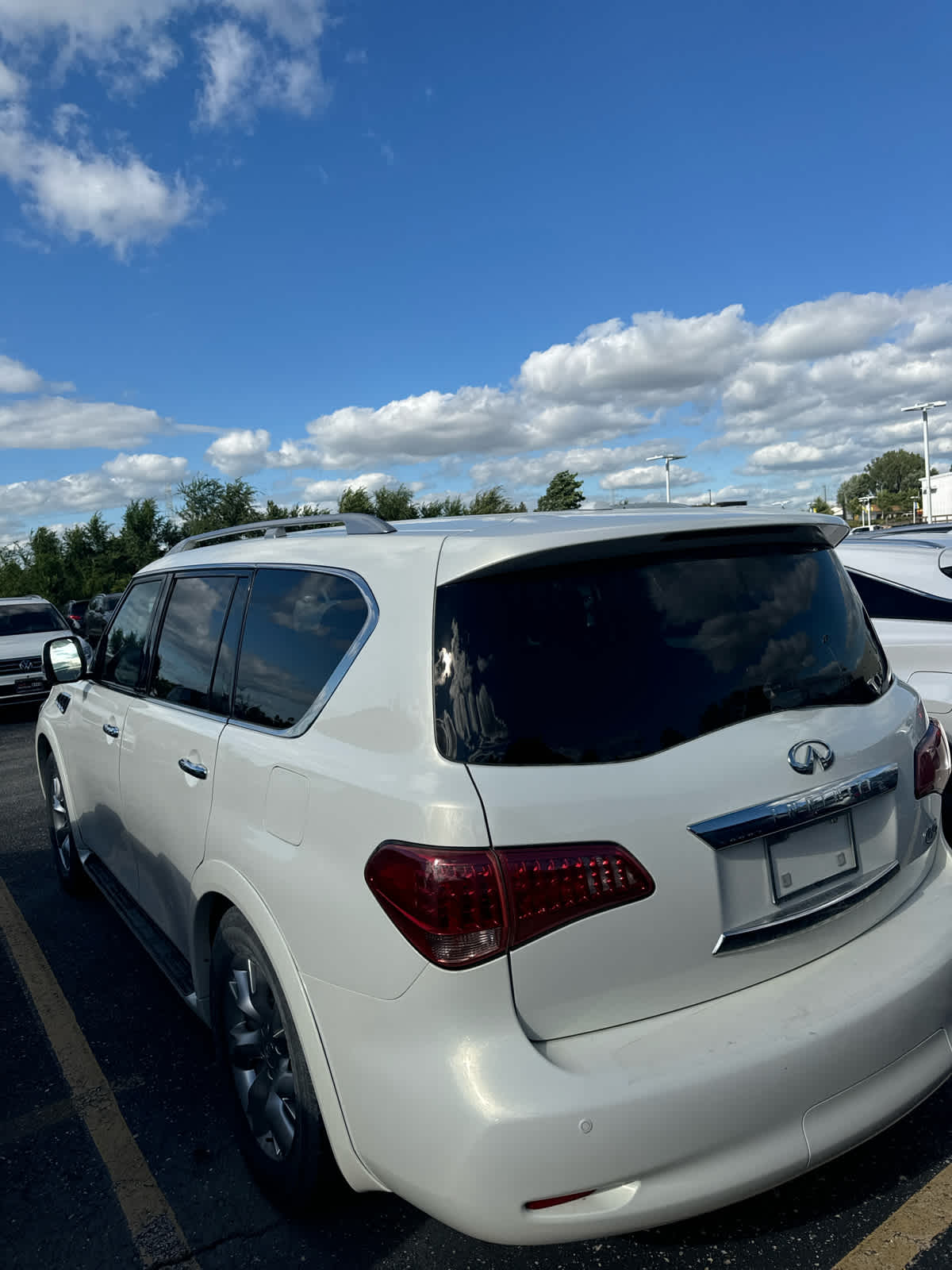 Thumbnail: 2011 INFINITI QX56 - 3