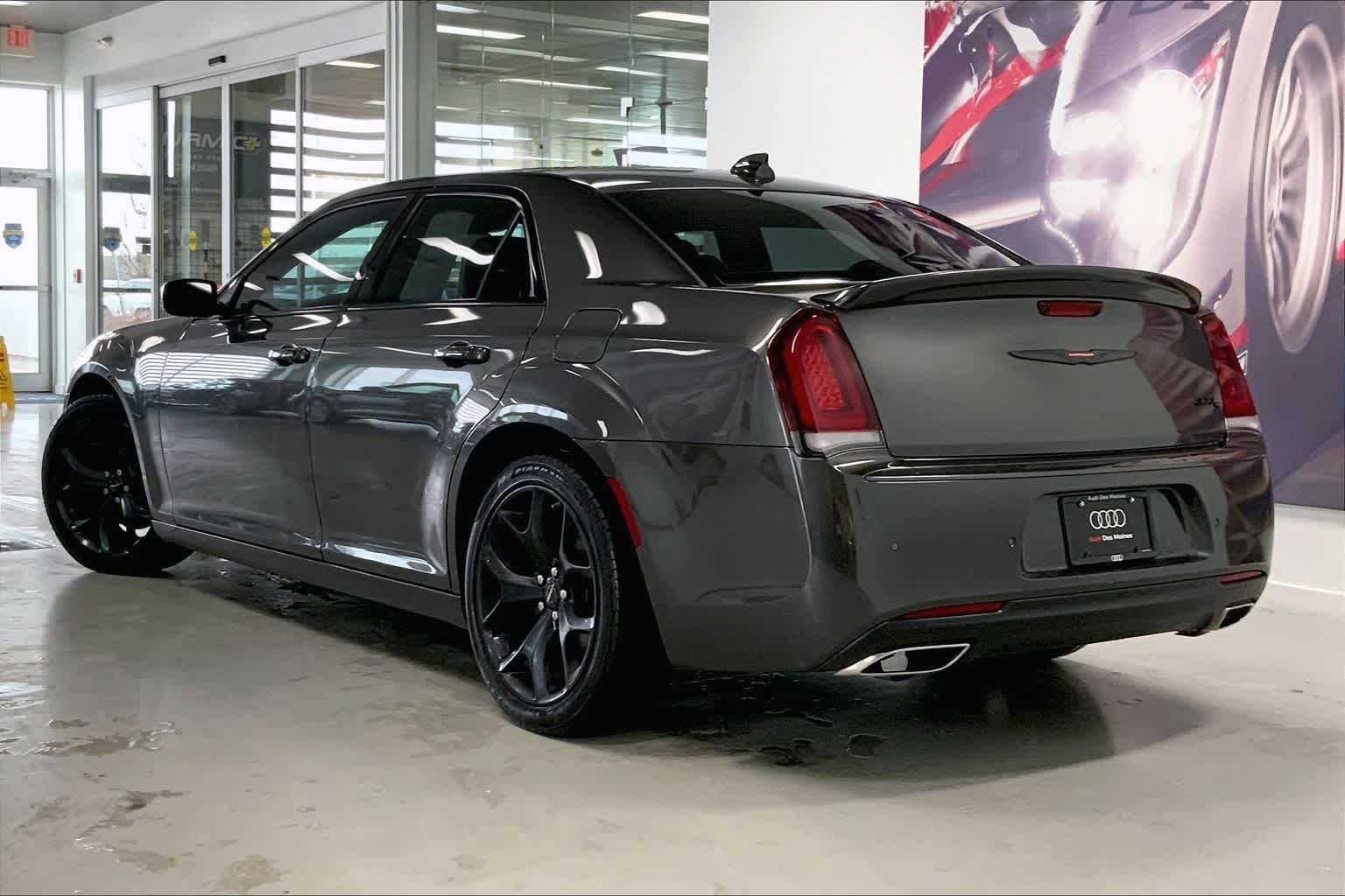 Thumbnail: 2022 Chrysler 300 - 4