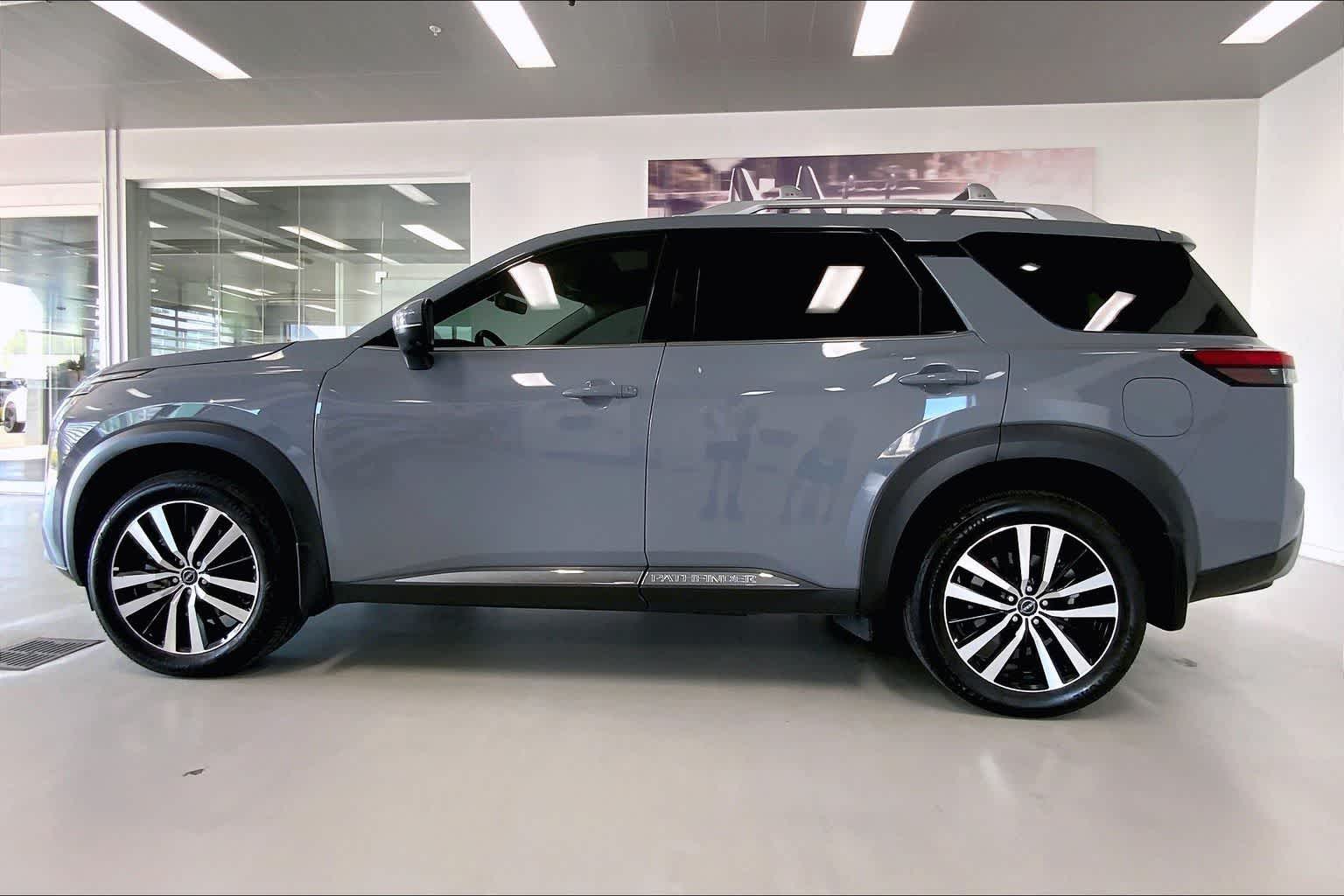 Thumbnail: 2024 Nissan Pathfinder - 3