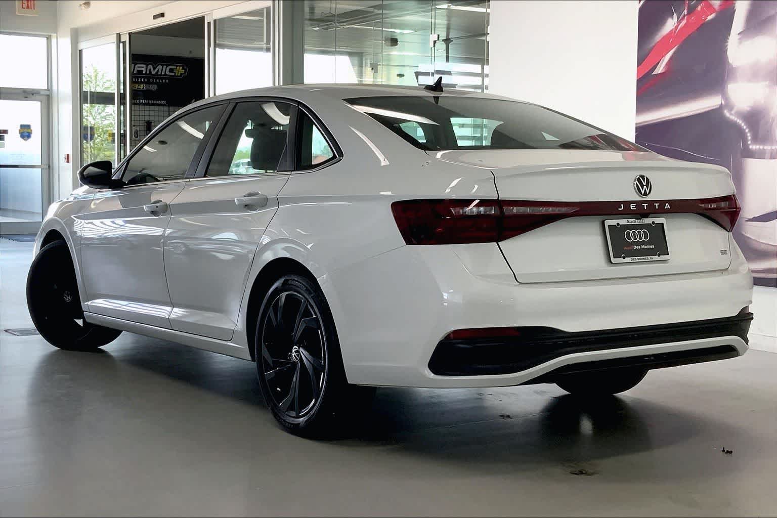 Thumbnail: 2025 Volkswagen Jetta - 4