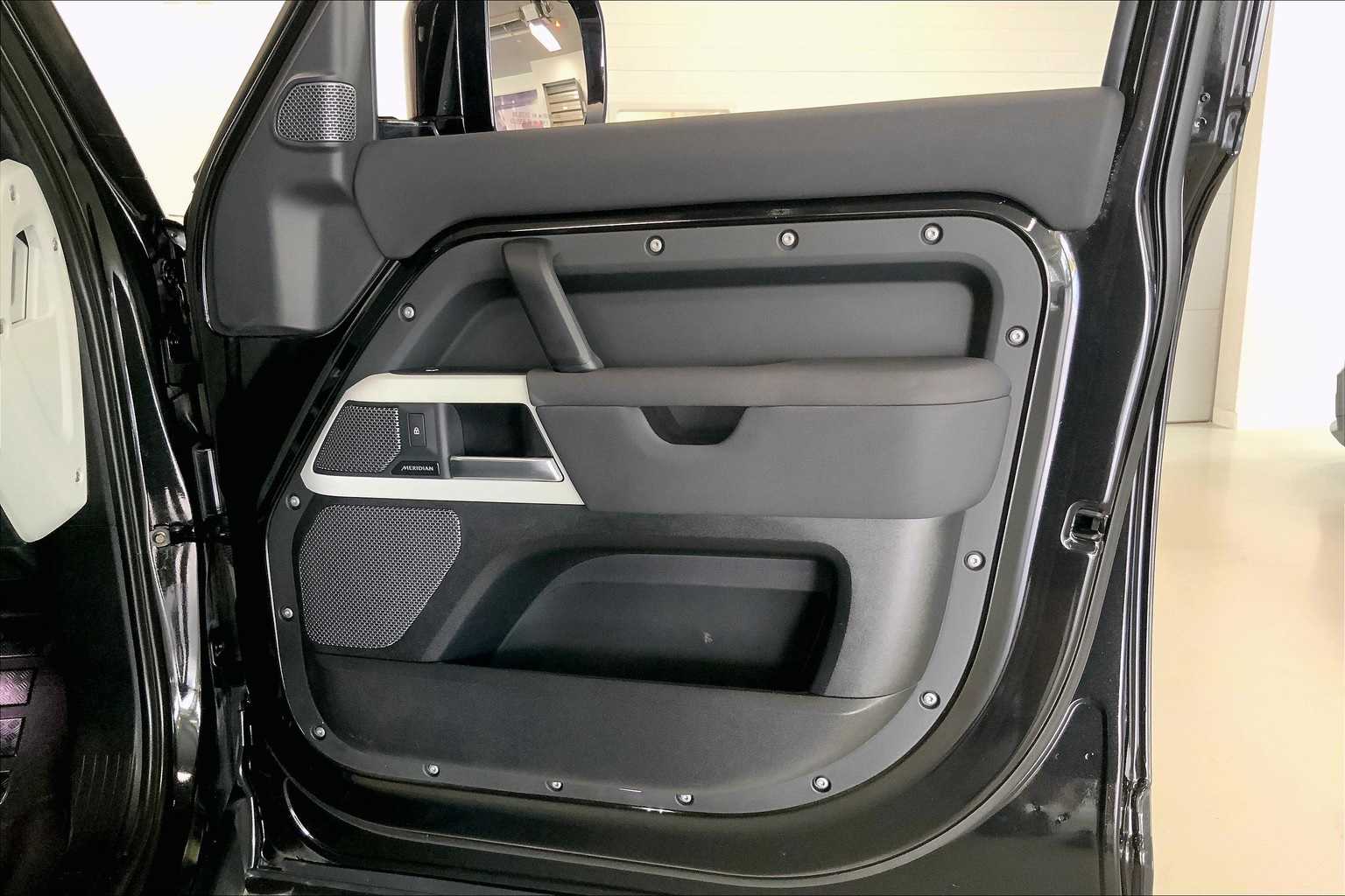 Thumbnail: 2022 Land Rover Defender - 24