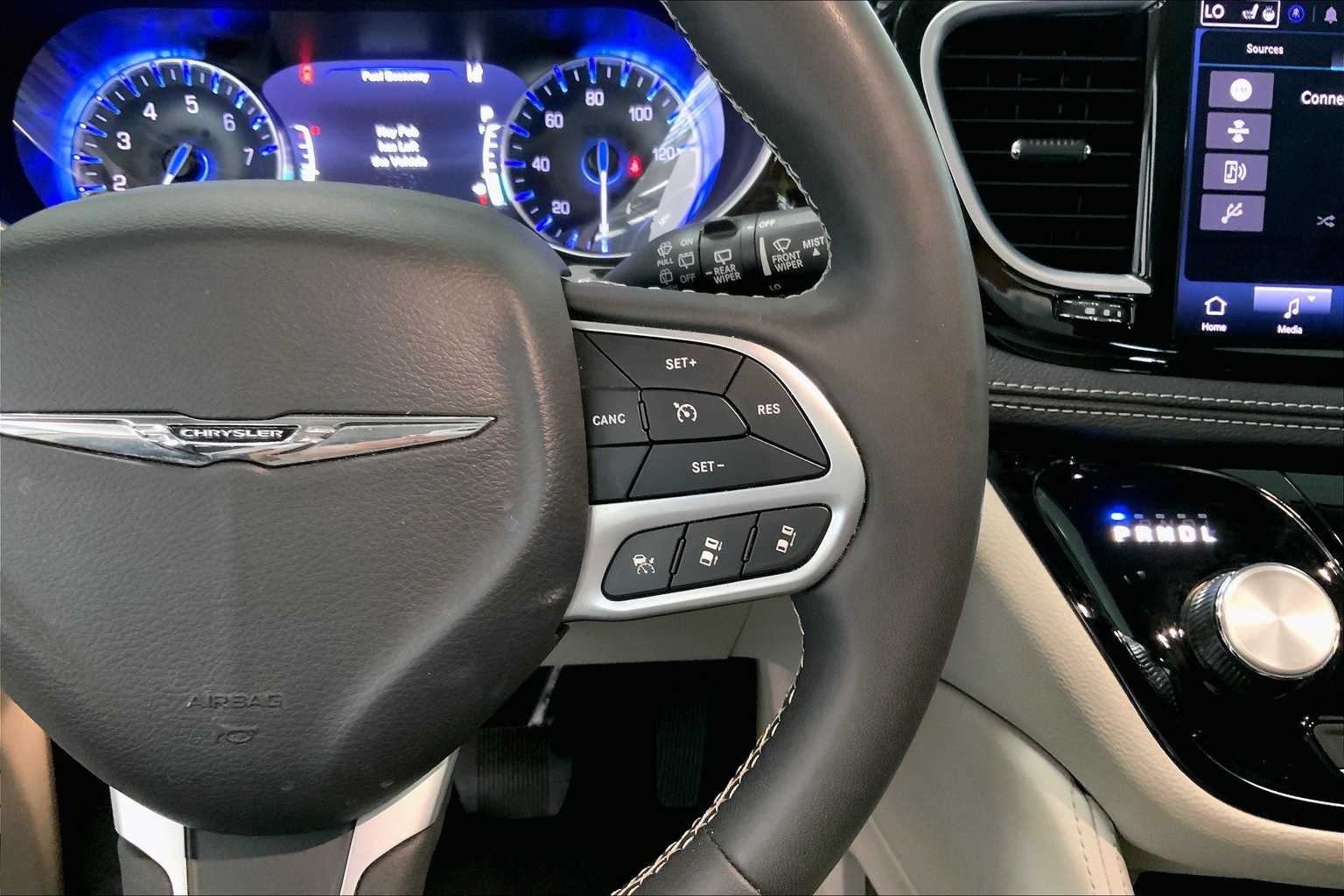 2023 Chrysler Pacifica Limited 24