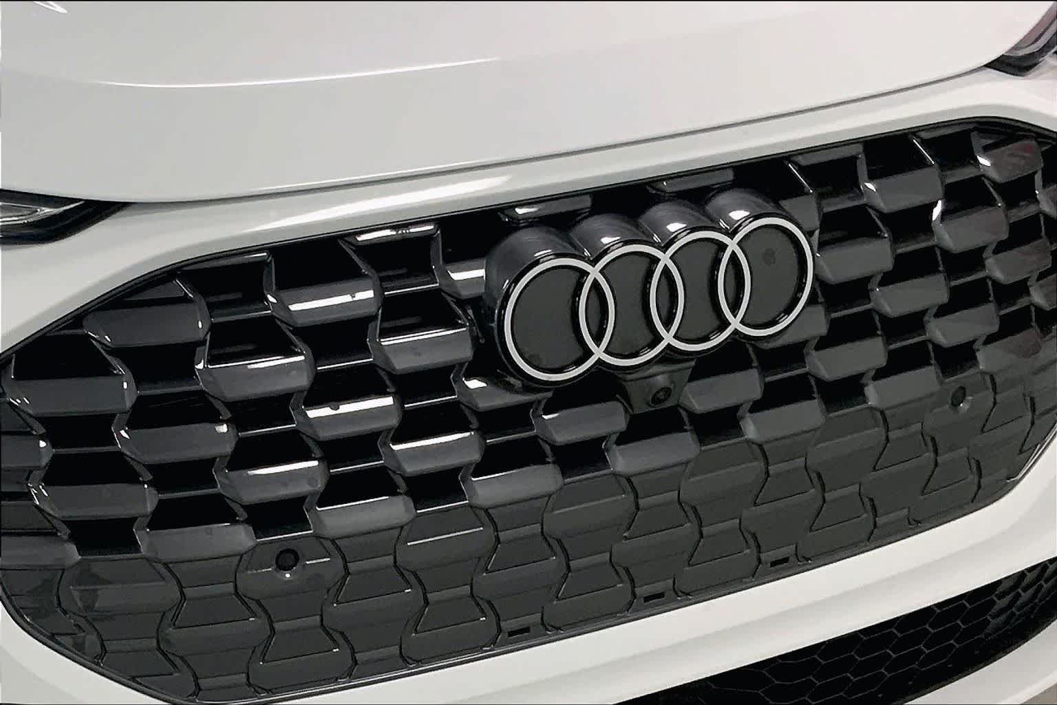 Thumbnail: 2025 Audi Q5 - 30