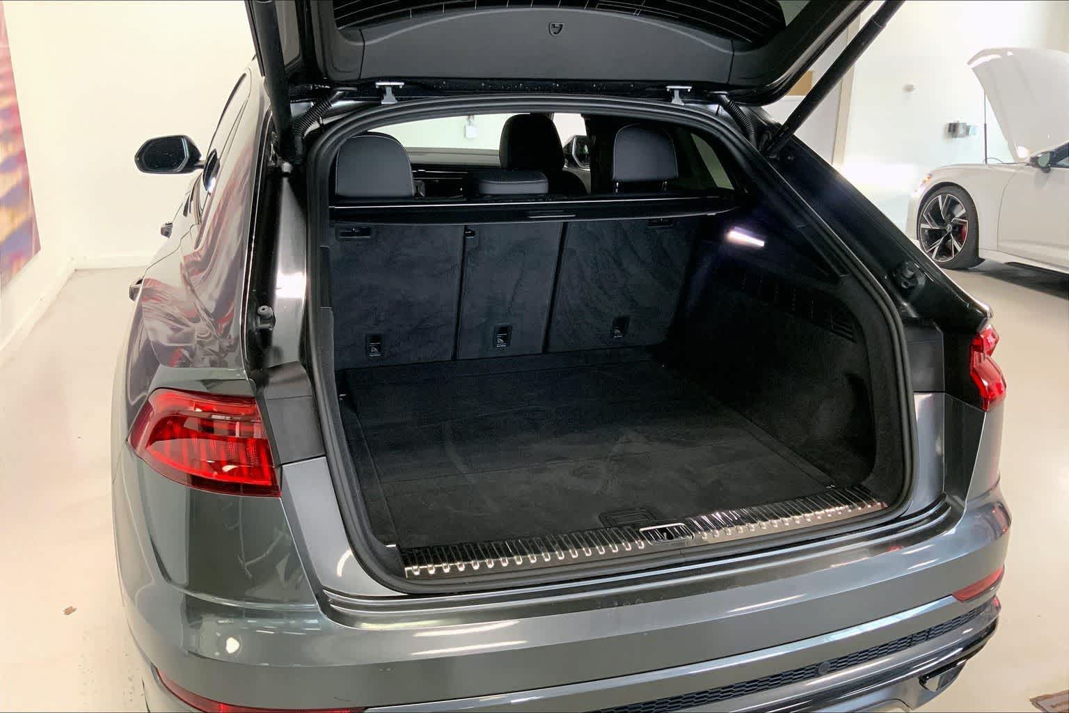 Thumbnail: 2022 Audi Q8 - 15