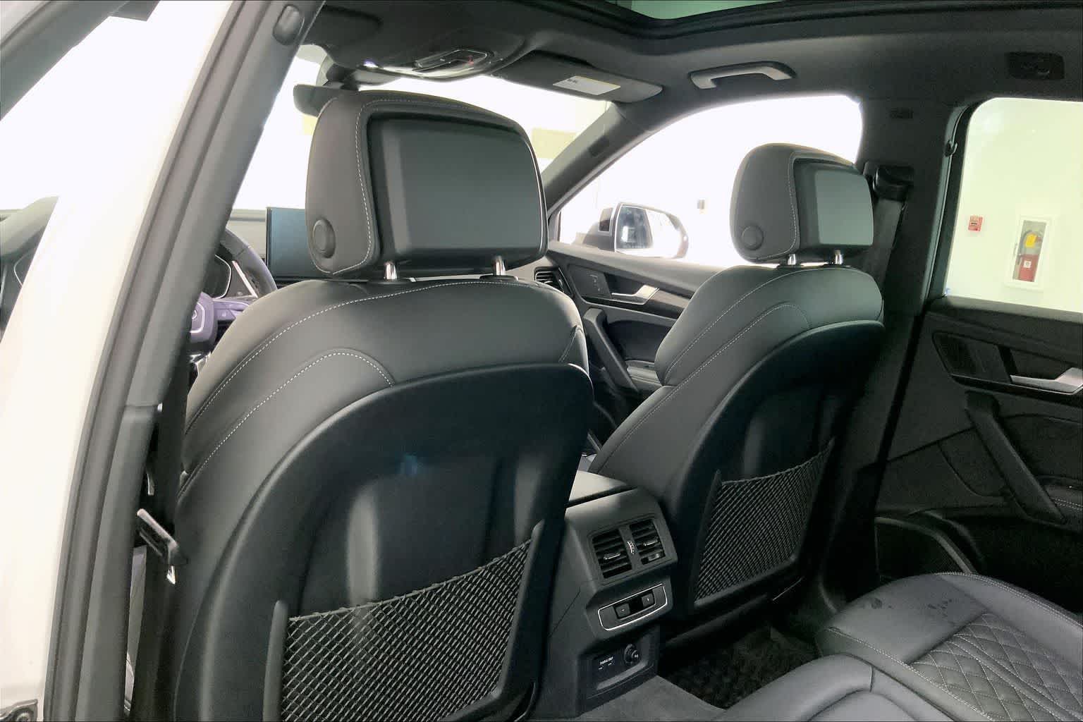 Thumbnail: 2024 Audi SQ5 - 11