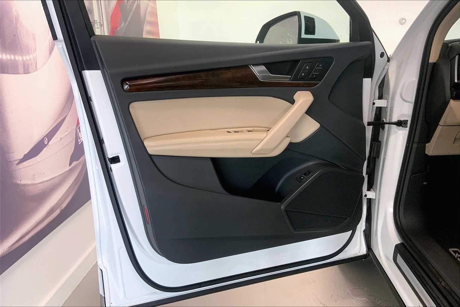 Thumbnail: 2020 Audi Q5 - 25