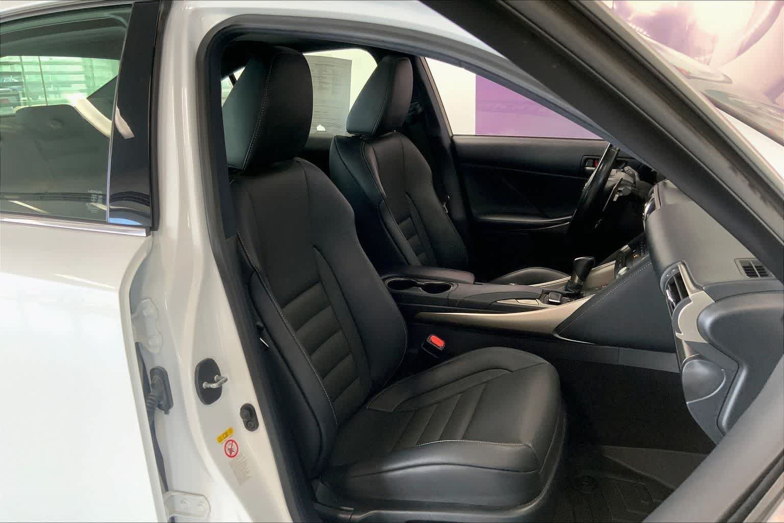 Thumbnail: 2018 Lexus IS - 12