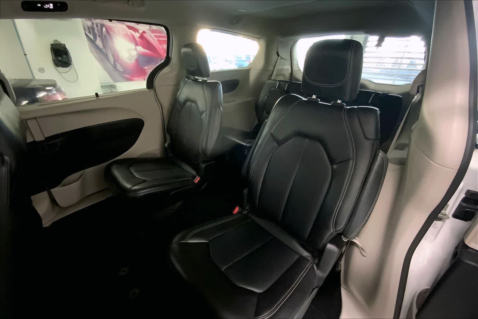 Thumbnail: 2024 Chrysler Pacifica - 25