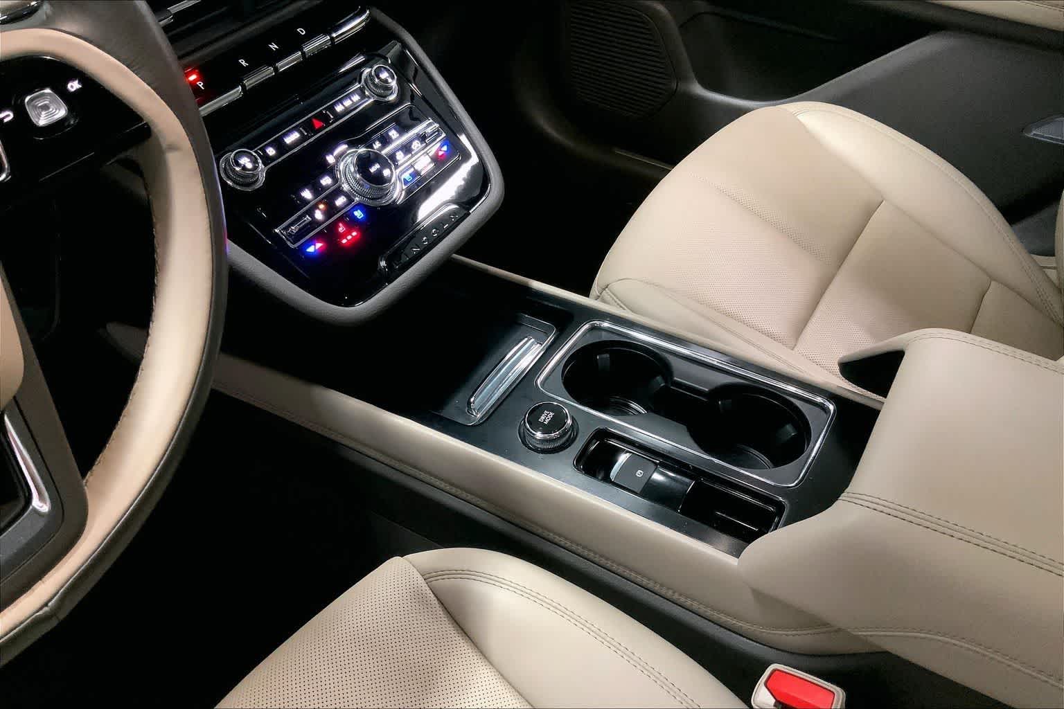 Thumbnail: 2022 Lincoln Corsair - 14