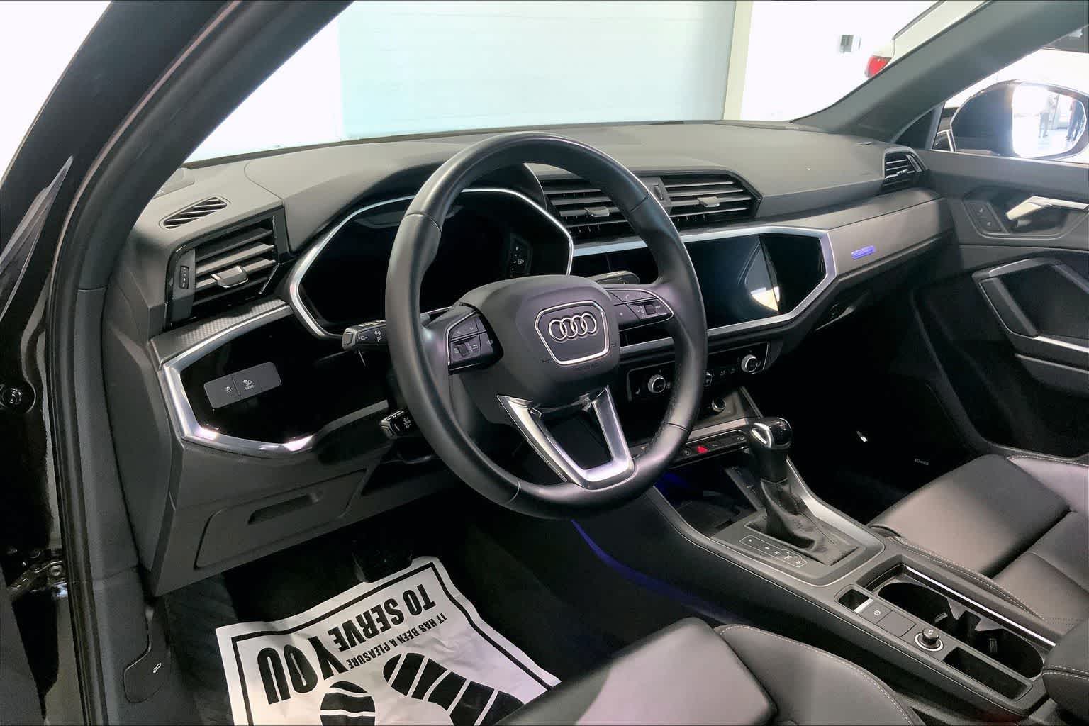 Thumbnail: 2023 Audi Q3 - 2