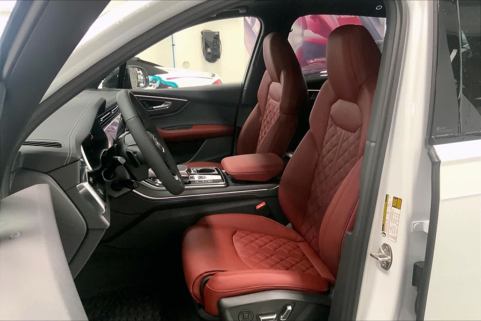 Thumbnail: 2026 Audi SQ7 - 11