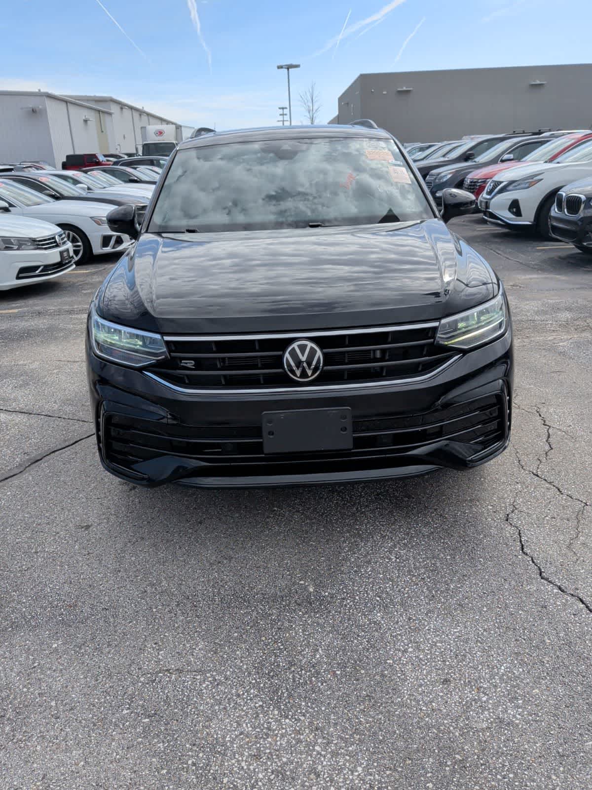 Thumbnail: 2022 Volkswagen Tiguan - 11