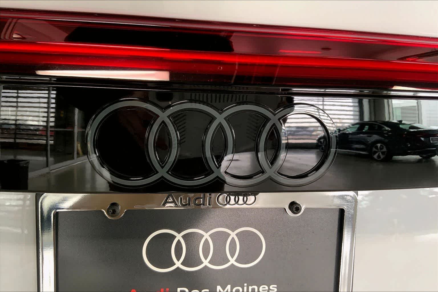 Thumbnail: 2026 Audi Q8 - 7